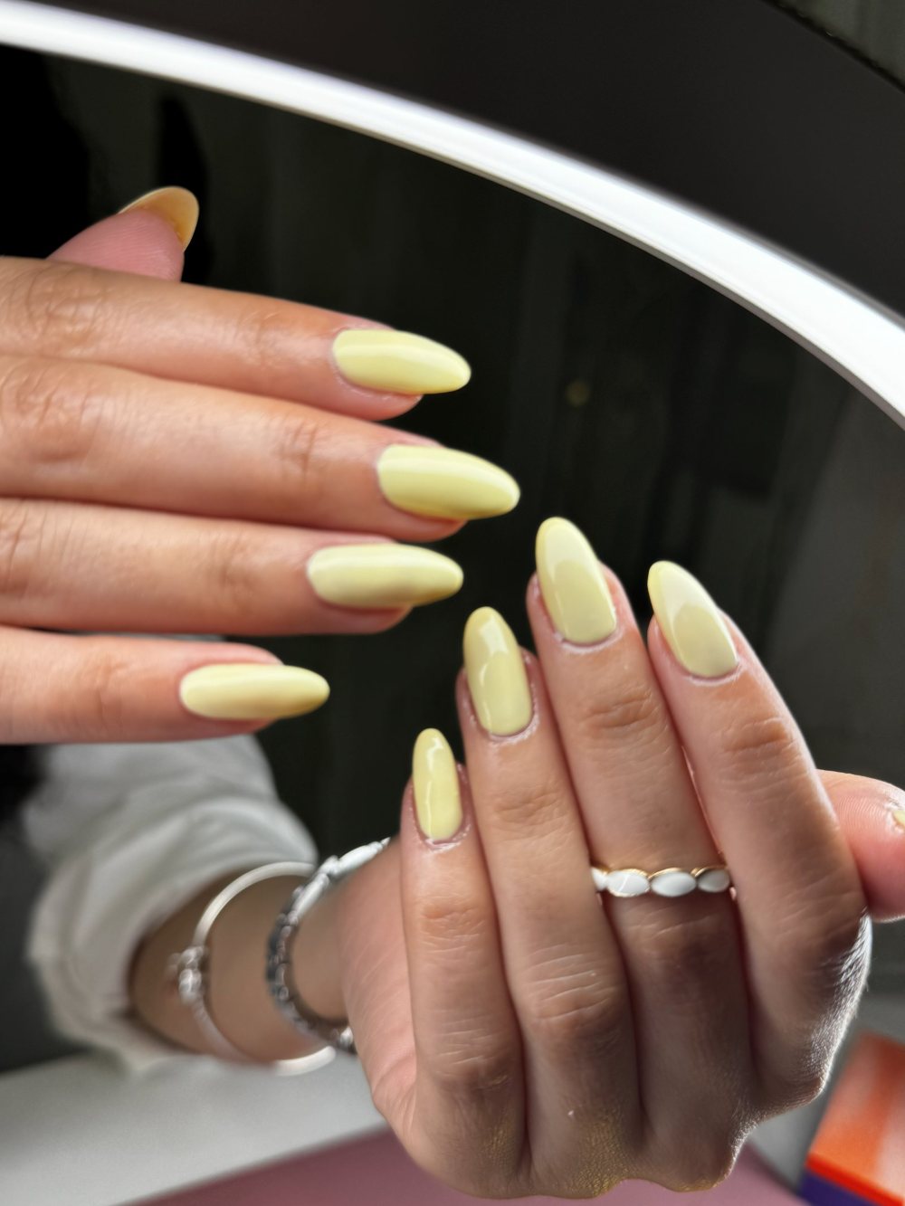 Pastel yellow nails with hand-painted detail