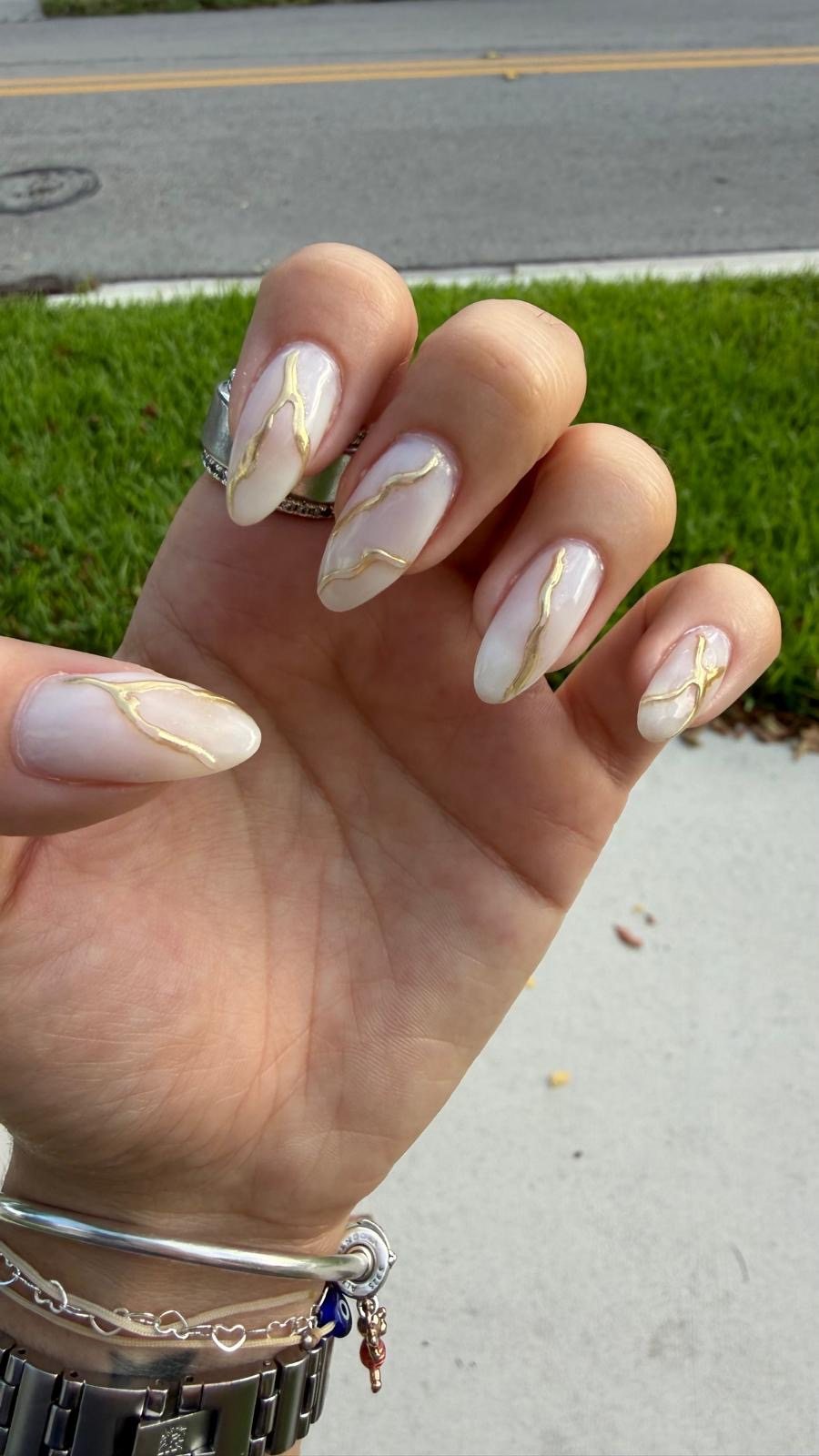 Marble effect nails with gold veining